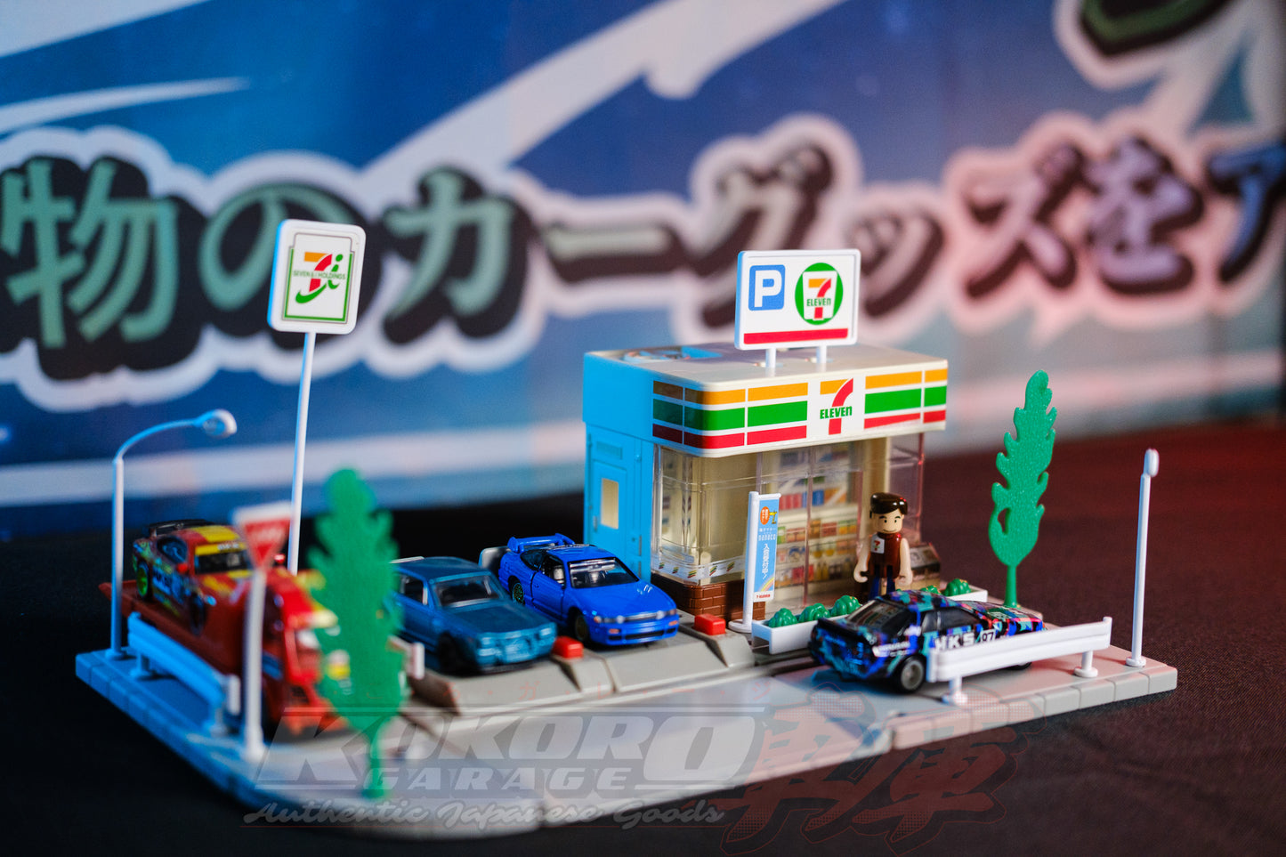 Vintage Tomica Town 7-Eleven Konbini Diorama