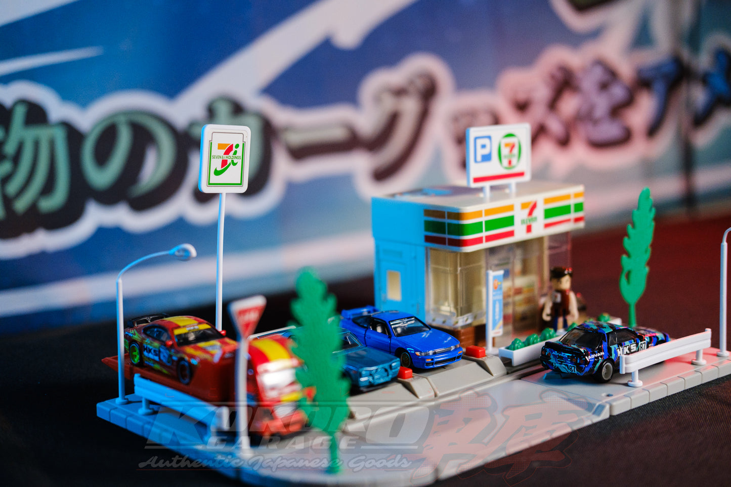 Vintage Tomica Town 7-Eleven Konbini Diorama