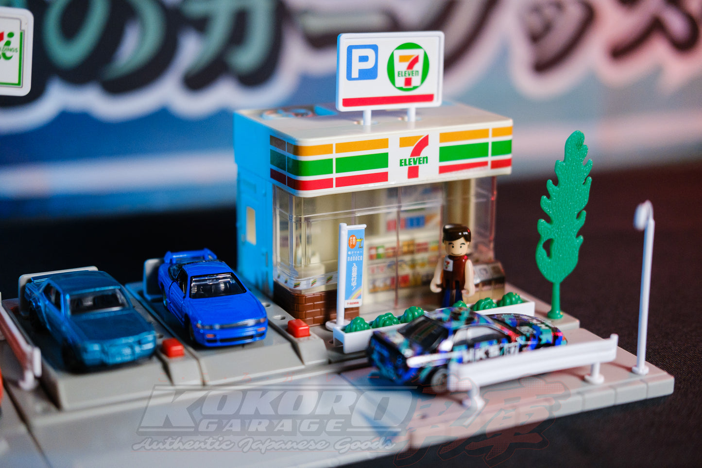 Vintage Tomica Town 7-Eleven Konbini Diorama